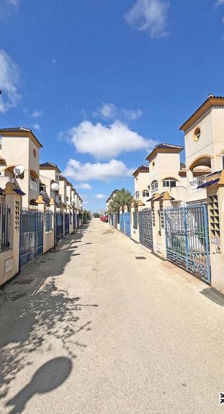 Casa adosada en venta en Urbanizaciones en Guardamar del Segura