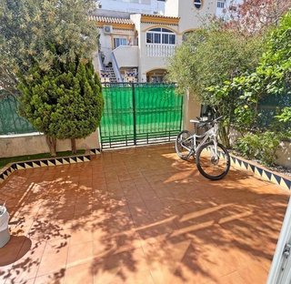Casa adosada en venta en Urbanizaciones en Guardamar del Segura