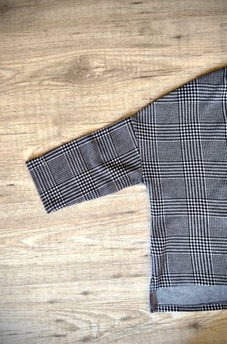 Camiseta manga francesa y cuadros.