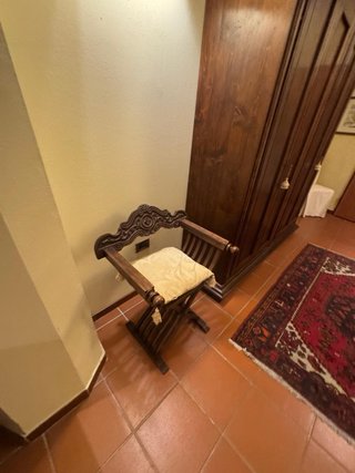 Escritorio y silla terciopelo/madera