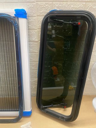 Ventana abatible para camper