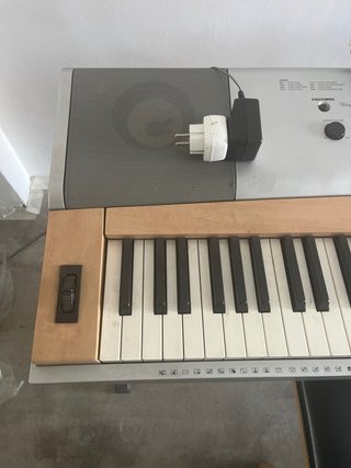 Teclado Yamaha DGX-630 con banquillo