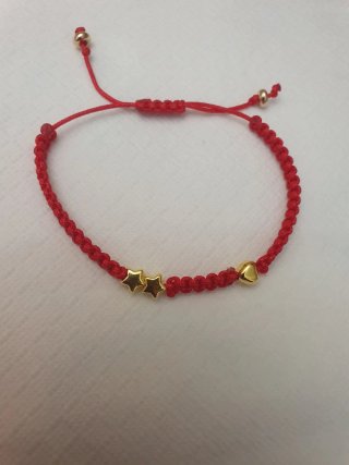Pulsera Roja con 2 Estrellas y Corazón Dorado