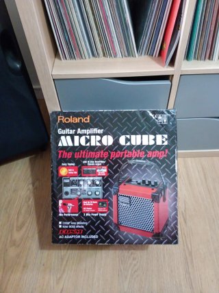 Caja Roland Micro Cube Amplificador de Guitarra.