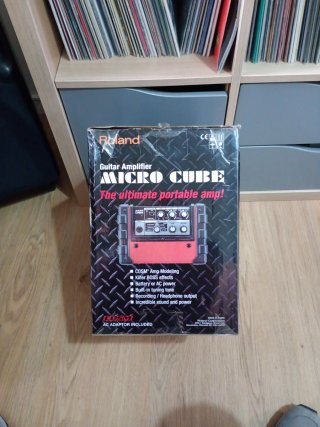 Caja Roland Micro Cube Amplificador de Guitarra.