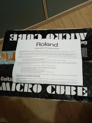 Caja Roland Micro Cube Amplificador de Guitarra.