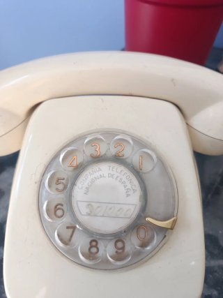 Teléfono antiguo beige