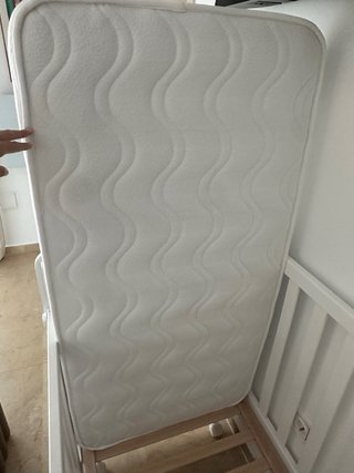 Cuna de MiCuna 120x60 con colchón y sábanas