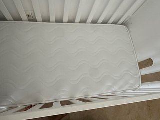 Cuna de MiCuna 120x60 con colchón y sábanas