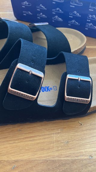 Sandalias Birkenstock Negras y Doradas