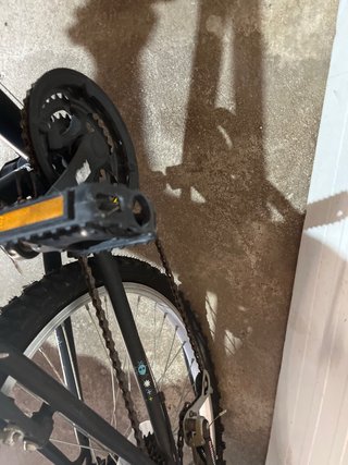 Bicicleta negra sin usar
