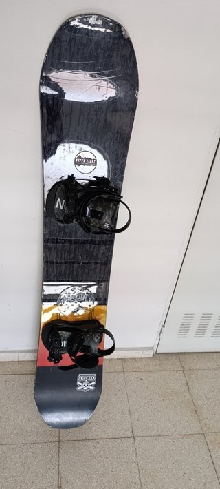 Snowboard Salomon Super8 con fijaciones