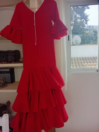 Traje de flamenca rojo talla 10 nuevo