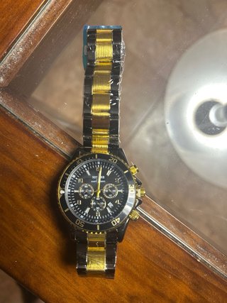 Lote 4 Relojes (Oro, Verde, Negro)