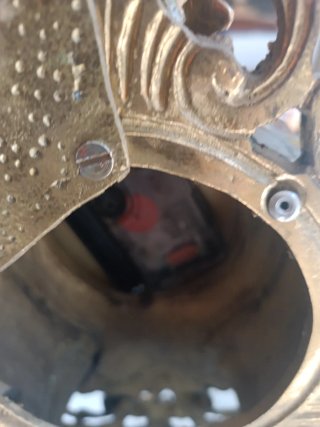 Reloj de sobremesa de bronce antiguo