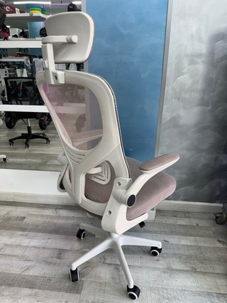 Silla de oficina ergonómica beige