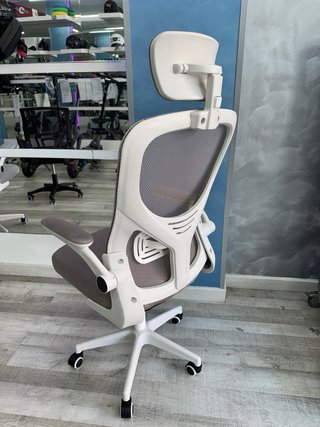 Silla de oficina ergonómica beige