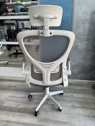 Silla de oficina ergonómica beige