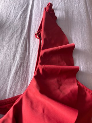Sujetador bikini rojo Zara talla L sin estrenar