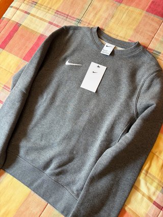 Sudadera Nike Gris