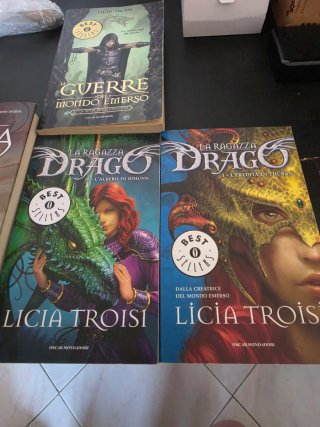 Set libri Licia Troisi