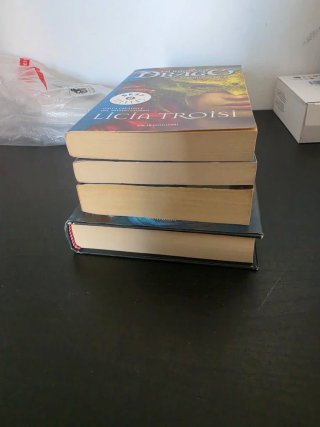 Set libri Licia Troisi