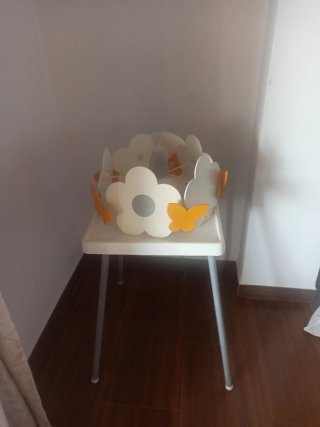Trona y lámpara infantil 20€