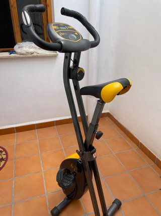 Bicicleta Estática Plegable Negra y Amarilla,