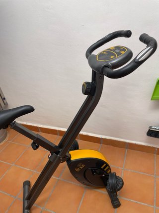 Bicicleta Estática Plegable Negra y Amarilla,