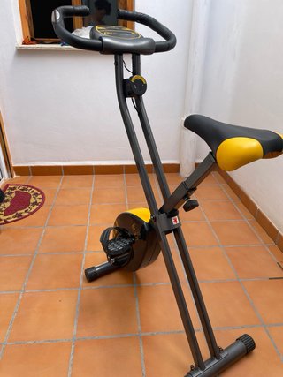 Bicicleta Estática Plegable Negra y Amarilla,