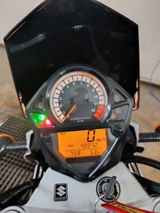 Suzuki SV650 Inyección Plata
