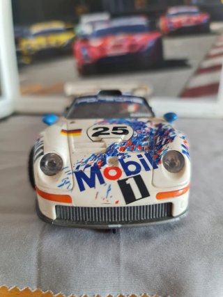 Porsche 911 GT1 Le Mans Scalextric