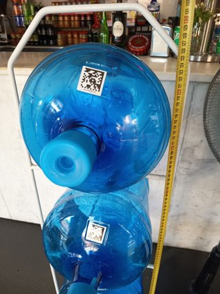 Estantería para 4 garrafas de agua + bidones
