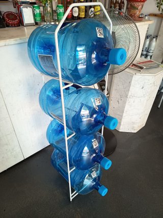 Estantería para 4 garrafas de agua + bidones