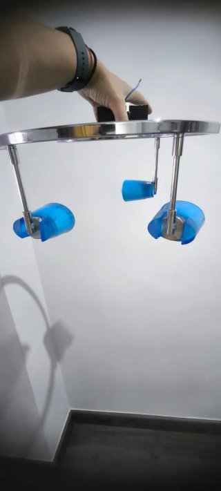Lámpara juvenil 3 focos azul orientables