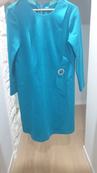 Vestido azul con lazo y pedrería