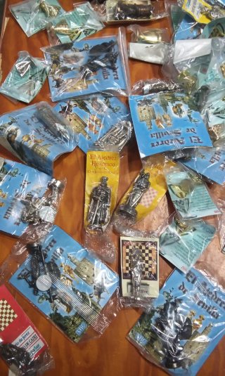 Lote Figuras Metálicas Ajedrez El Ajedrez de Sevil