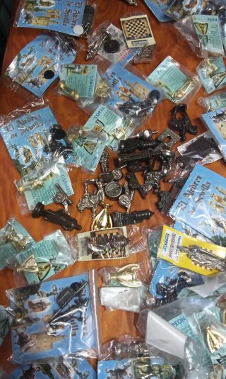 Lote Figuras Metálicas Ajedrez El Ajedrez de Sevil