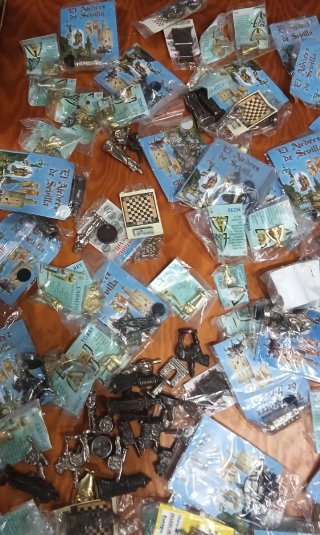 Lote Figuras Metálicas Ajedrez El Ajedrez de Sevil