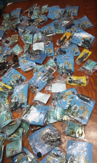 Lote Figuras Metálicas Ajedrez El Ajedrez de Sevil
