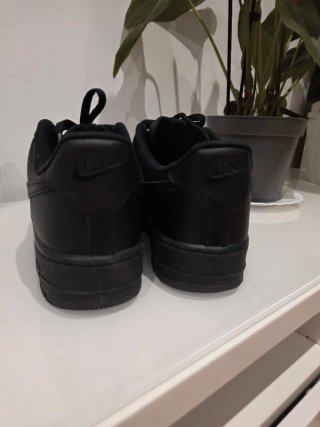 Nike Air Force 1 Negras Talla 43 autenticas.