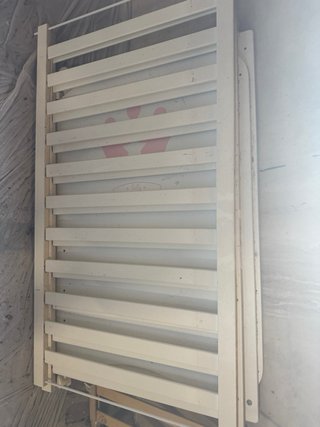 Cuna de bebé de madera