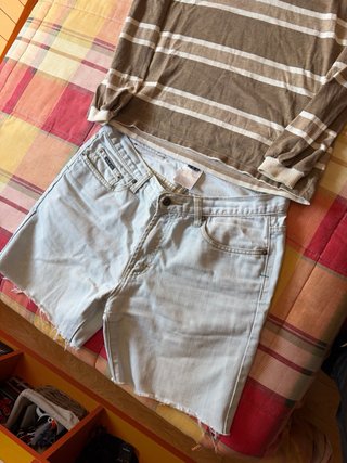 Conjunto Polo Rayas y Shorts Vaqueros