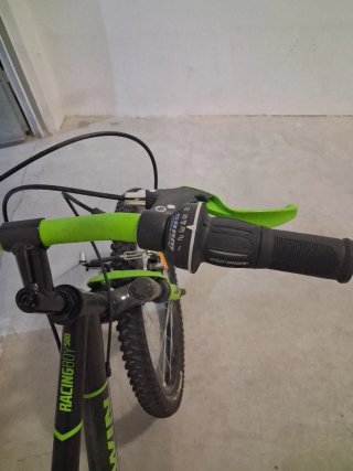 Bicicleta Infantil Btwin Negra y Verde.