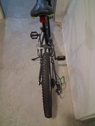 Bicicleta Infantil Btwin Negra y Verde.