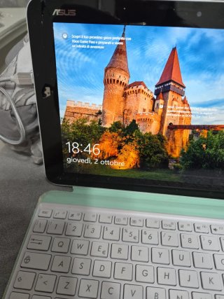 Asus Tablet con Tastiera Verde/Bianca