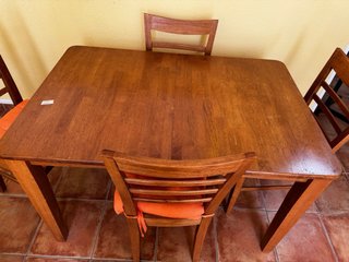 Mesa Comedor Madera + 4 Sillas con cojines
