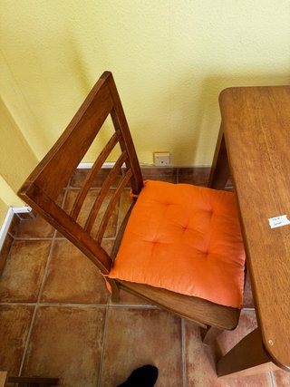 Mesa Comedor Madera + 4 Sillas con cojines