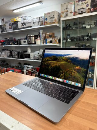 MacBook Pro 2018 13” i5 8GB RAM 256GB SSD