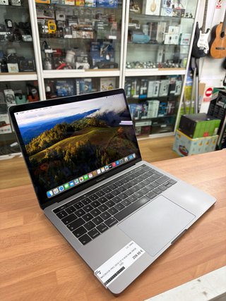 MacBook Pro 2018 13” i5 8GB RAM 256GB SSD